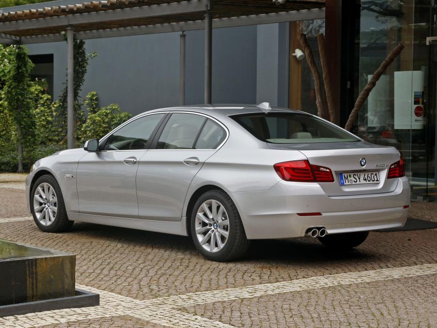  BMW 530d Sedan 2010 года  (фото 10 из 16)